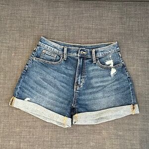 Old Navy Cut Off Cuffed Jean shorts, Like New Condition!!